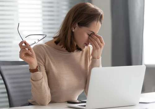 Brakuje Ci żelaza? Tak ciało kobiety krzyczy o pomoc przy anemii!