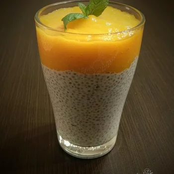 Pudding chia z musem z mango