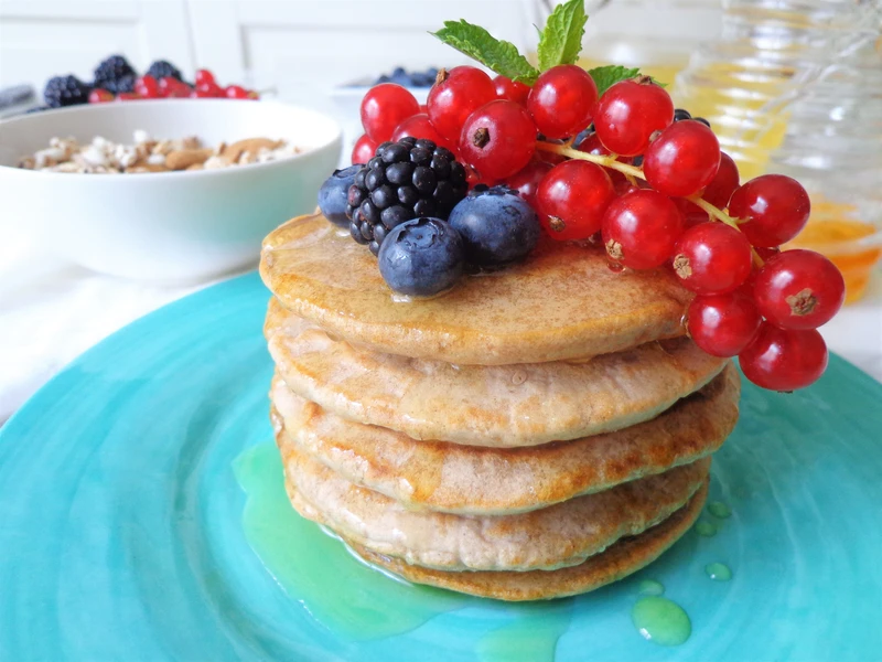 Razowe pancake z mąki kasztanowej, bez jajek i mleka