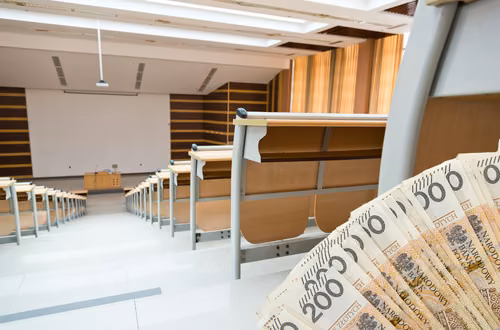 Wsparcie finansowe w roku 2023/2024! Na jakie pieniądze mogą liczyć studenci?