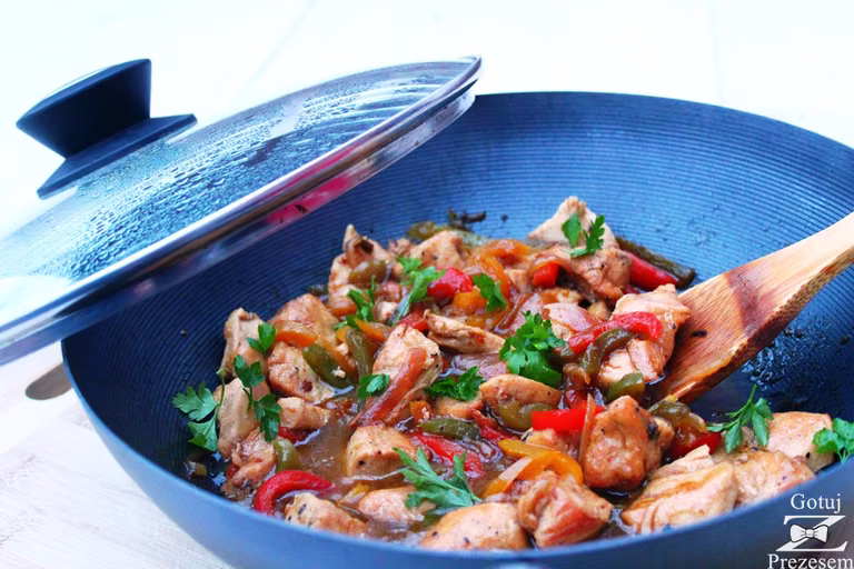 Kurczak w sosie teriyaki z makaronem