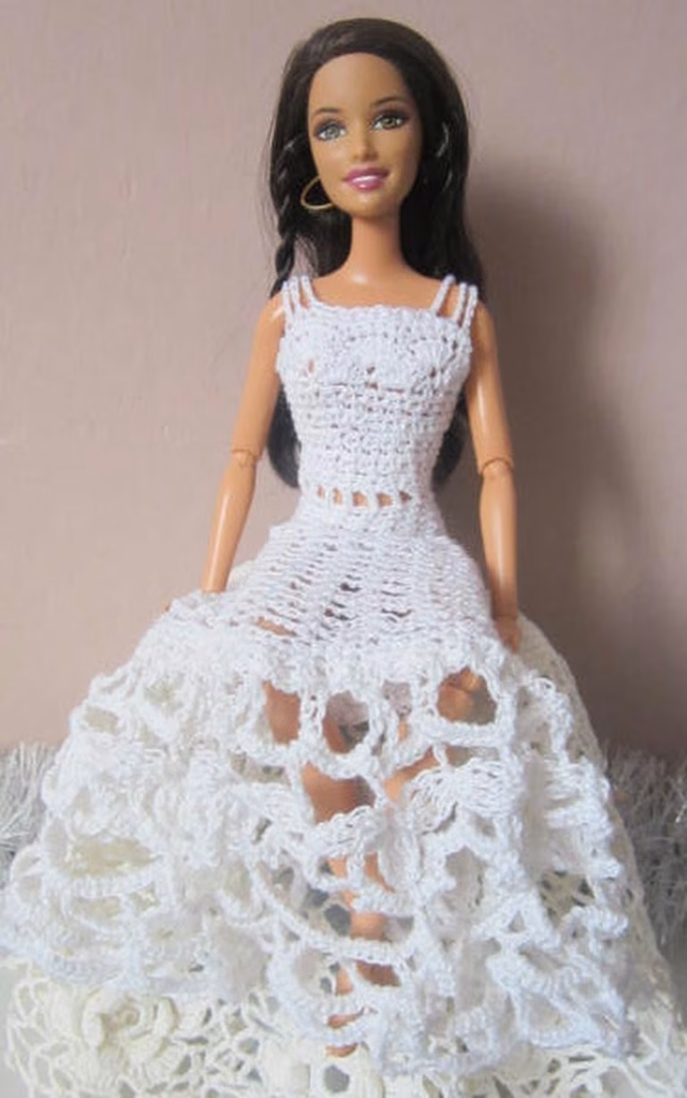 Szydełkowa kreacja dla Barbie