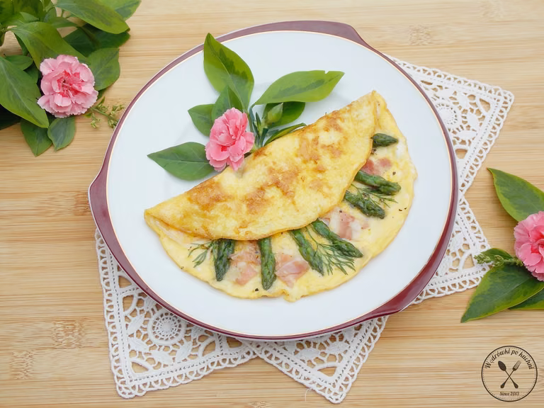Omlet francuski ze szparagami i szynką parmeńską