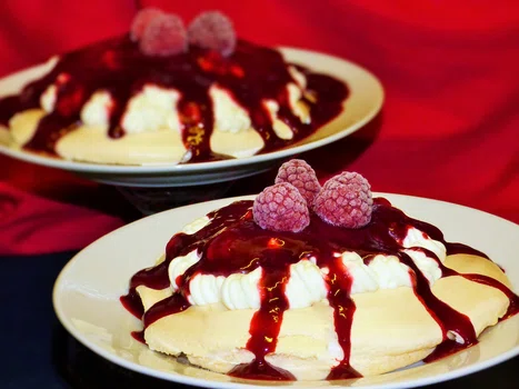 Mini Pavlova z mascarpone i frużeliną malinową