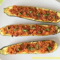 Cukinia faszerowana mięsem i pieczarkami z kaszą - 215 kcal