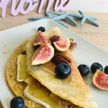 Omlet owsiany z camembertem i figami