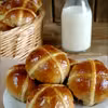 Wielkanocne bułeczki z krzyżykiem (Hot Cross Buns)