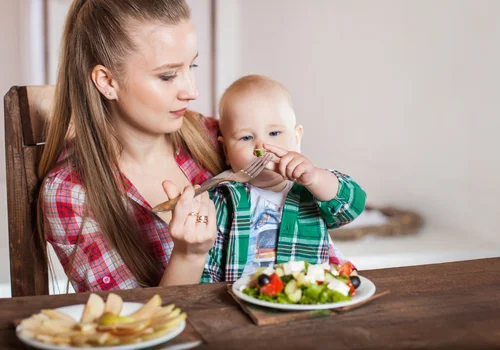 Dodatkowe 500 zł z ZUS co miesiąc dla mam - można łączyć z 800 plus! Informacja prasowa z ZUS