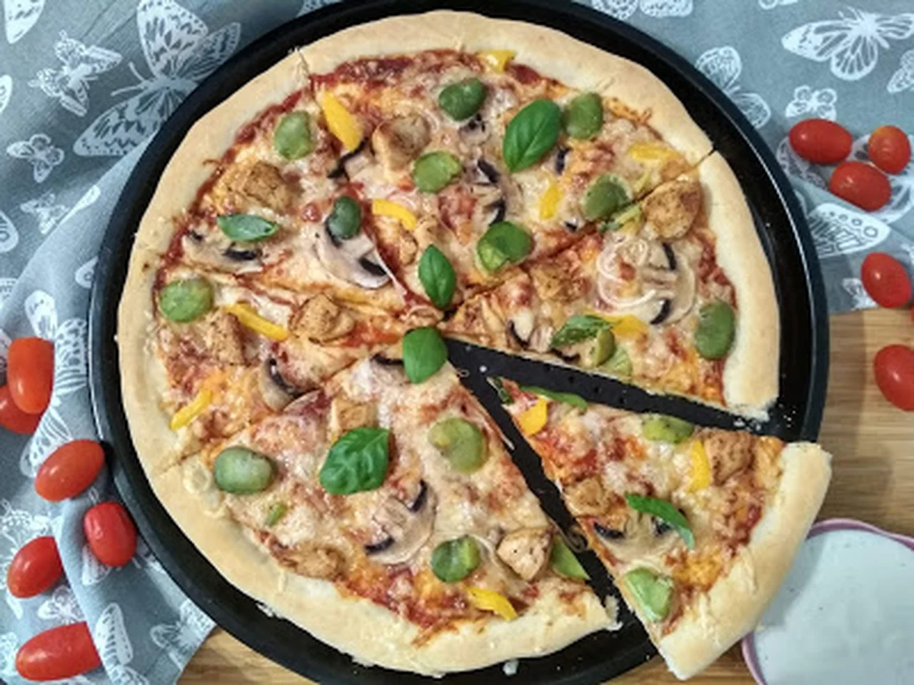 Pizza z bobem i kurczakiem