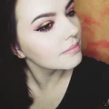 Makijaż wieczorowy w kolorach różu i złota