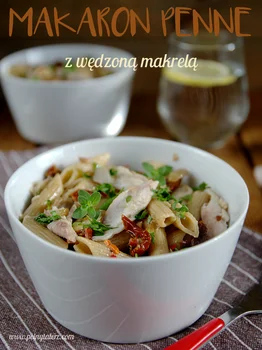 Makaron penne z wędzoną makrelą i suszonymi pomidorami
