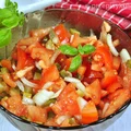 Surówka z pomidorów i ogórków do obiadu