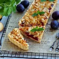 Tarta ze śliwkami i posypką migdałową