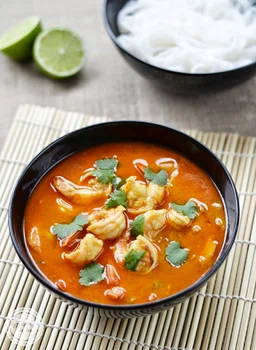 Czerwone curry z krewetkami po tajsku