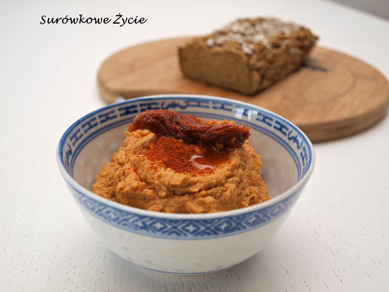 Domowy hummus (wersja uproszczona) z suszonymi pomidorami