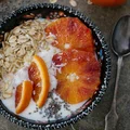 Idealne fit śniadanie - czerwone pomarańcze z jogurtem i musli
