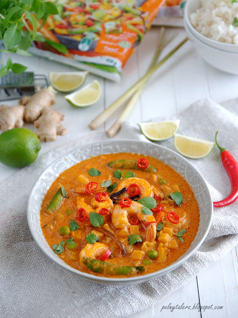 Czerwone curry z krewetkami po tajsku
