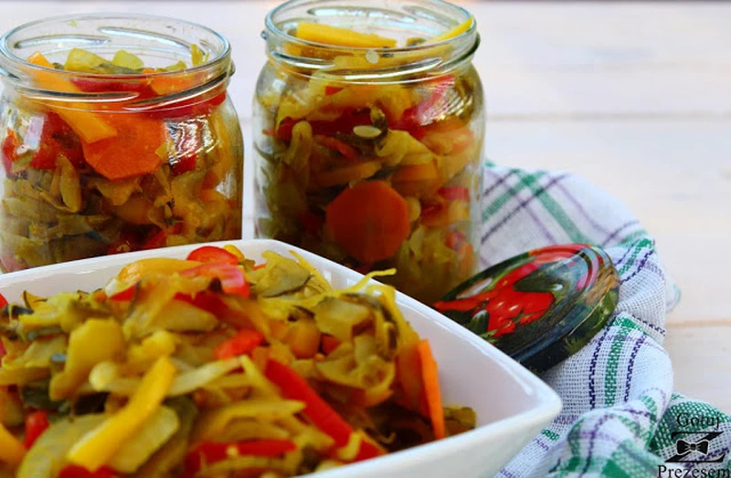 Sałatka z cukinii w curry - do słoików!