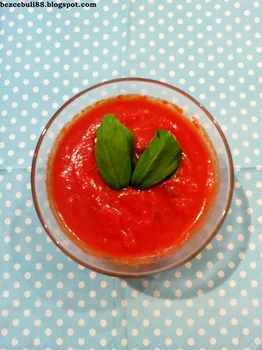 Pikantna salsa pomidorowa na ciepło