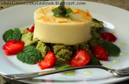 Orientalna Panna cotta na biszkoptach z limonką i matcha