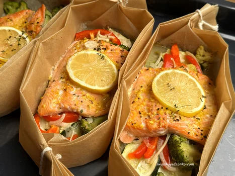 Pstrąg tęczowy pieczony z warzywami