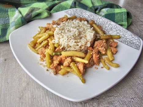 Kurczak z fasolką szparagową w sezamie