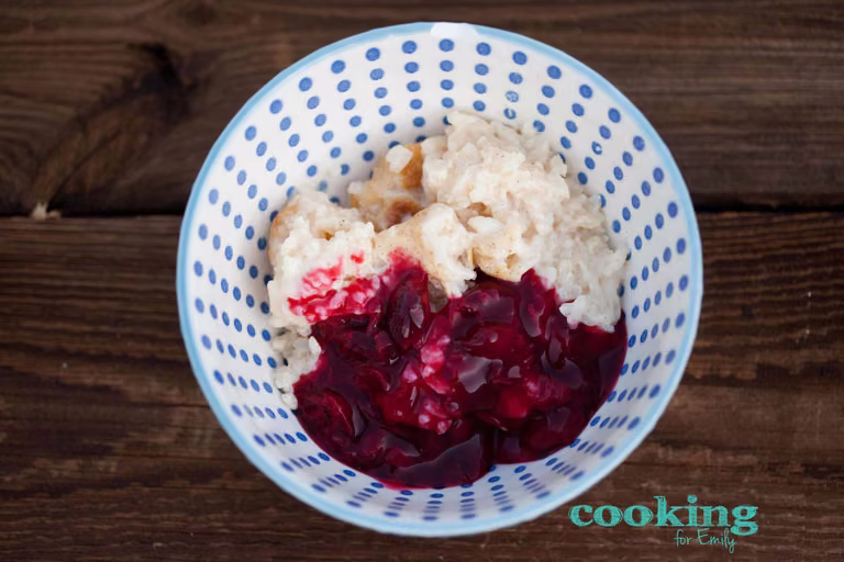 ZAPIEKANY, WANILIOWY PUDDING RYŻOWY Z WIŚNIAMI