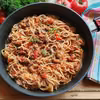 Spaghetti z mięsem mielonym i pieczarkami w sosie pomidorowym