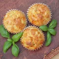 Wytrawne muffiny z łososiem i cukinią