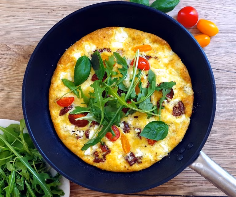 Frittata z fetą i pomidorami