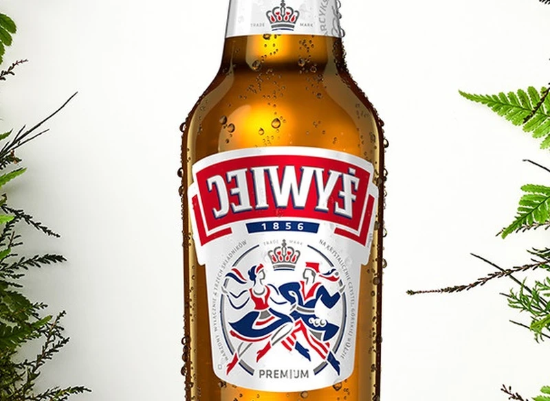Dlaczego Żywiec sprzedaje piwo z odwróconą etykietą?