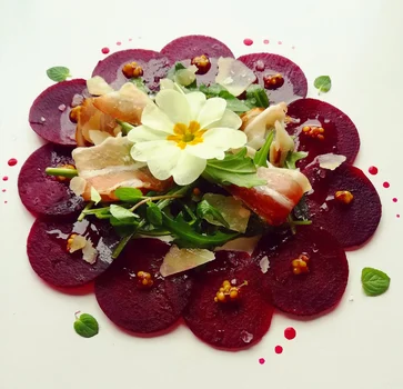 Carpaccio z buraka z musztardowym winegretem