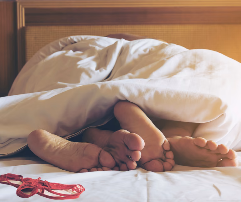 Zaskakujące wyniki badań! Kobiety zdradzają częściej niż mężczyźni!