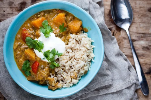 CURRY Z SOCZEWICY, DYNI I PAPRYKI