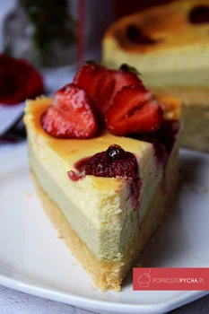 SERNIK MATCHA Z TRUSKAWKAMI