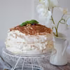 Tort bezowy Dacquoise (dakłas) z daktylami