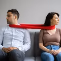 Jak wyjść z toksycznego związku? Paradoks Salomona pomoże Ci się uwolnić!