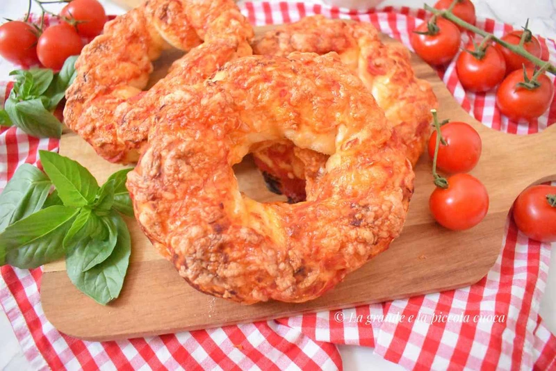 Pizza bajgle z serem mozzarella