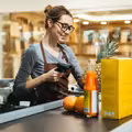 Ciekawy pomysł na zabezpieczenie pracowników marketów przed koronawirusem