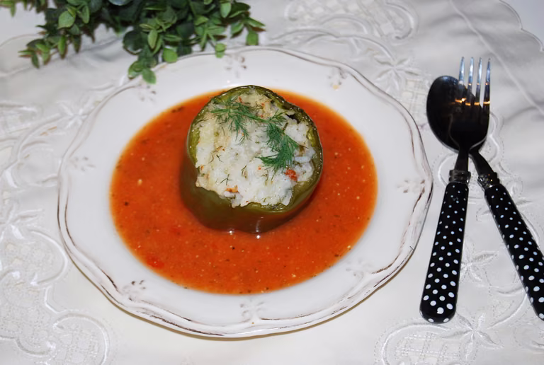 Papryka faszerowana ryżem i kurkami