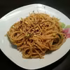 PEŁNOZIARNISTE SPAGHETTI Z SOSEM CUKINIOWO - POMIDOROWYM Z PISTACJAMI
