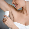 Używasz antyperspirantu? 90% osób popełnia ten błąd. Musisz to wiedzieć