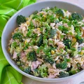 Sałatka z makaronem orzo i brokułami
