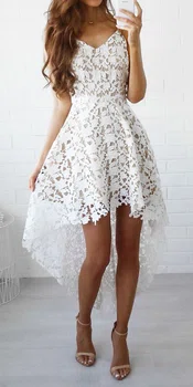 Śliczna sukienka w bieli
