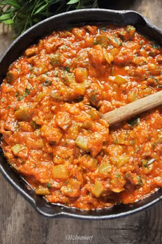 Bigos z cukinii i kiełbasy