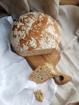 Chleb pszenny na nocnym zaczynie