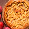 Tarta z jabłkami w rustykalnym stylu! Delikatny deser z chrupiącym brzegiem!