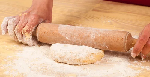 JAK PRAWIDŁOWO rozwałkować ciasto?