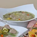 Zielona zupa z klopsikami