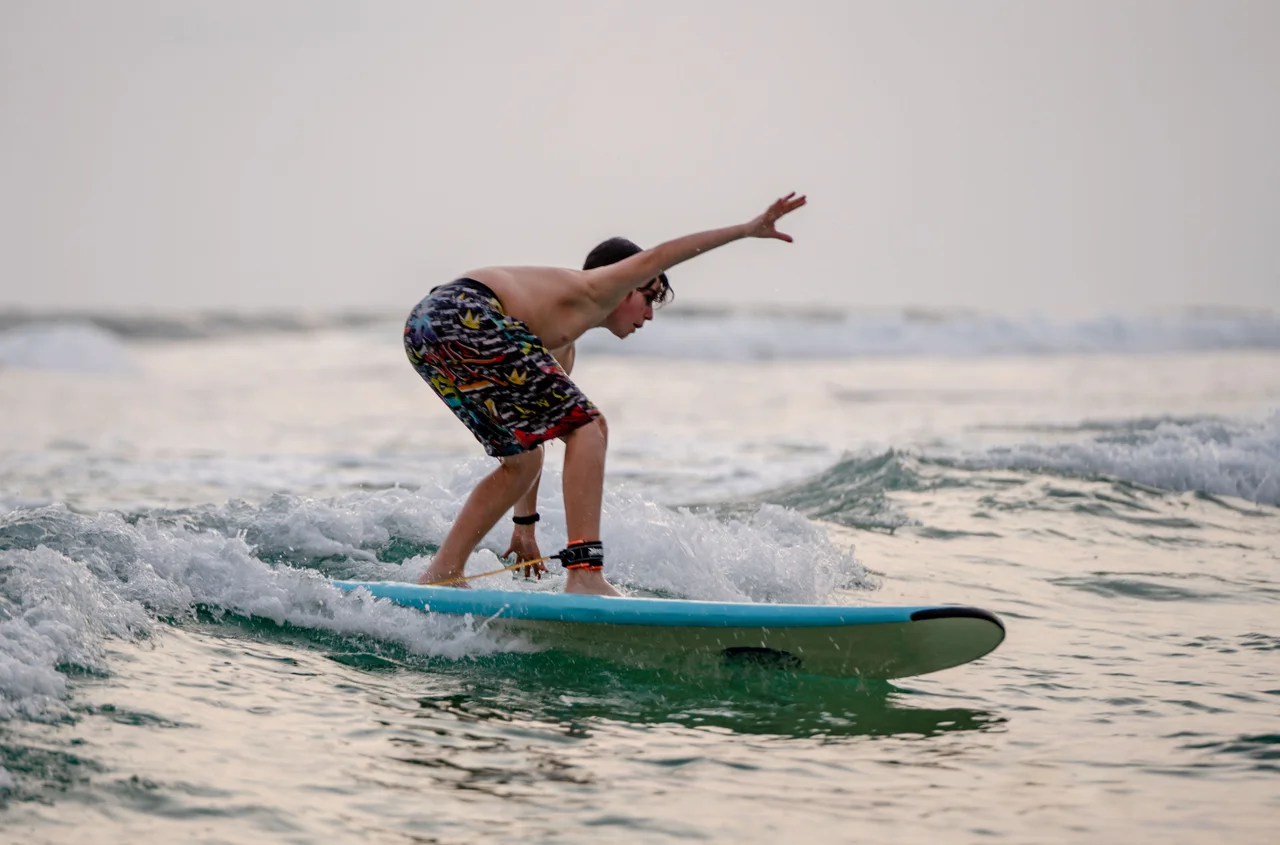 Międzynarodowy Dzień Surfingu: Historia, Znaczenie i Najlepsze Miejsca do Surfowania